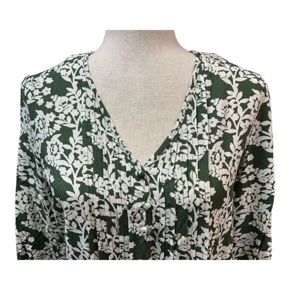 Fun2Fun Pleated Detail Blouse~Size Small~Green White Floral Top~Stitch Fix L7 08 - Picture 3 of 10
